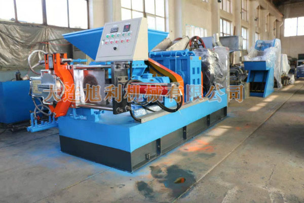 双腕喂料挤出机